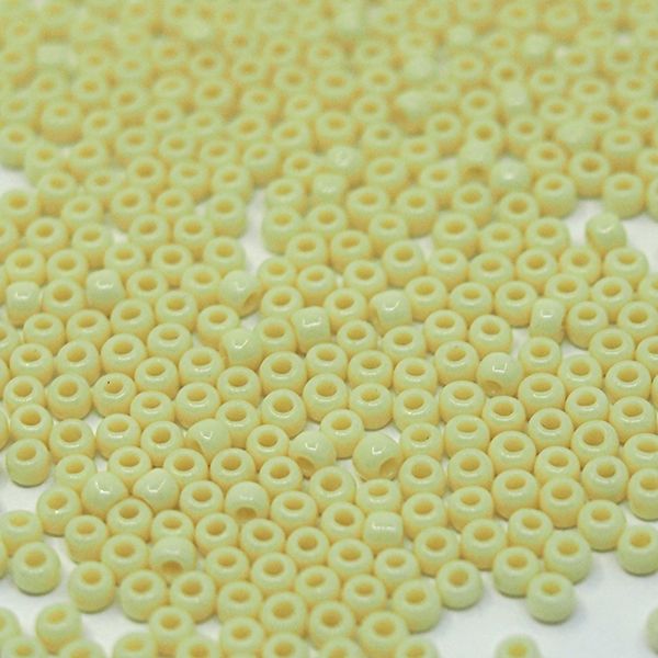 Бисер круглый 11/0 #0051 Непрозрачный, светло-бежевый